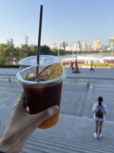コーヒーをテイクアウトして散歩