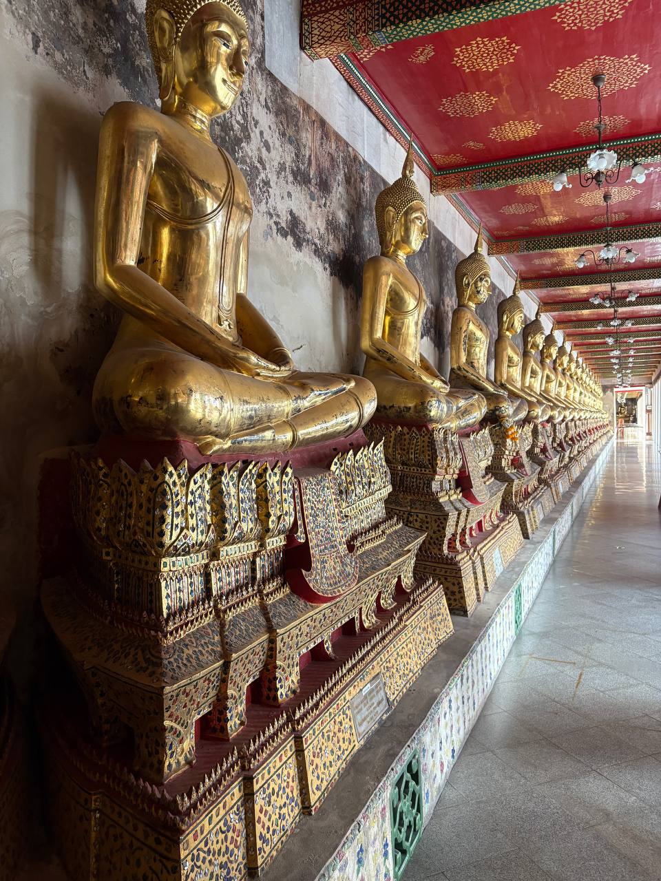 ワット・スタット主堂の大仏(別アングル)